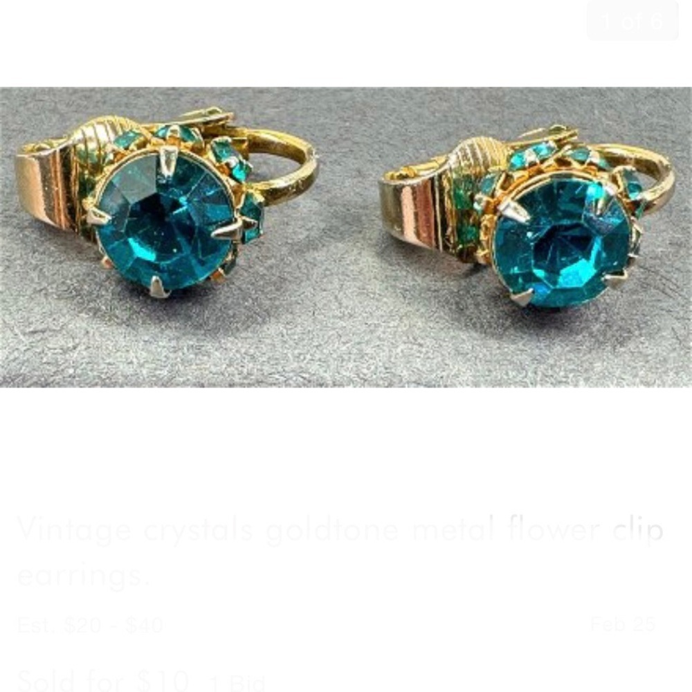 Vintage crystals goldtone metal flower clip earrings.